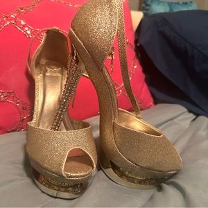 PROM SEASON Gold and Glitter Platform Heels, size 8